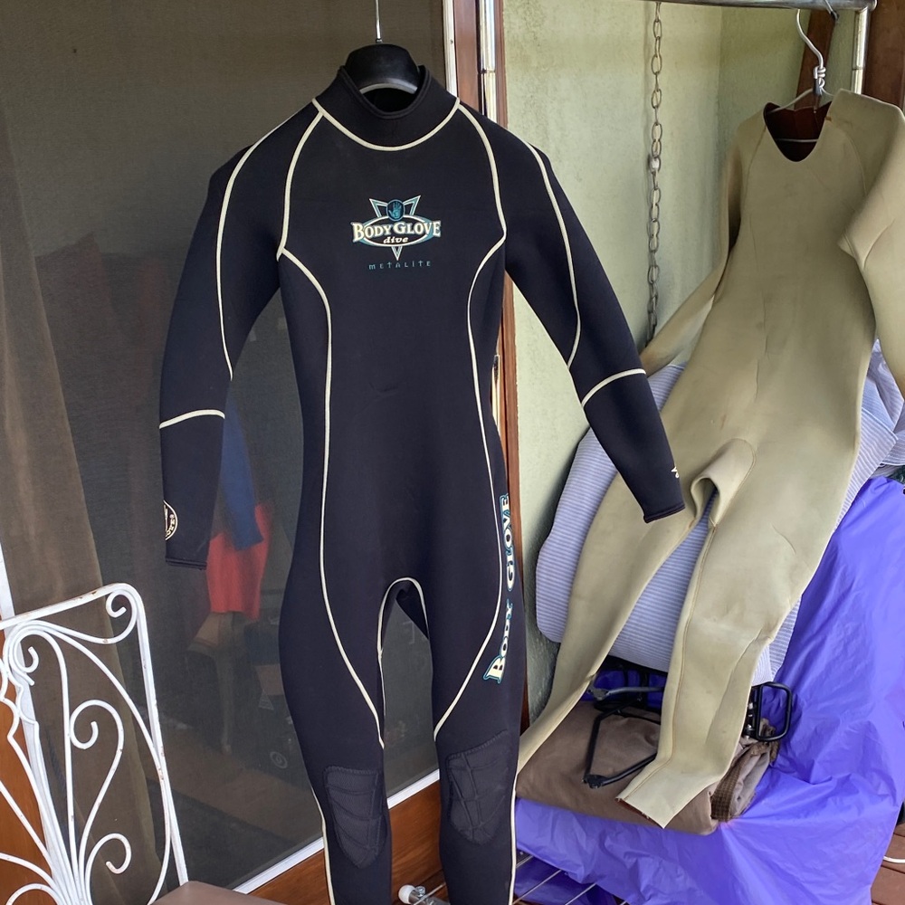 Women’s size 9 Body Glove Black Wetsuit with White Piping and Teal Logo